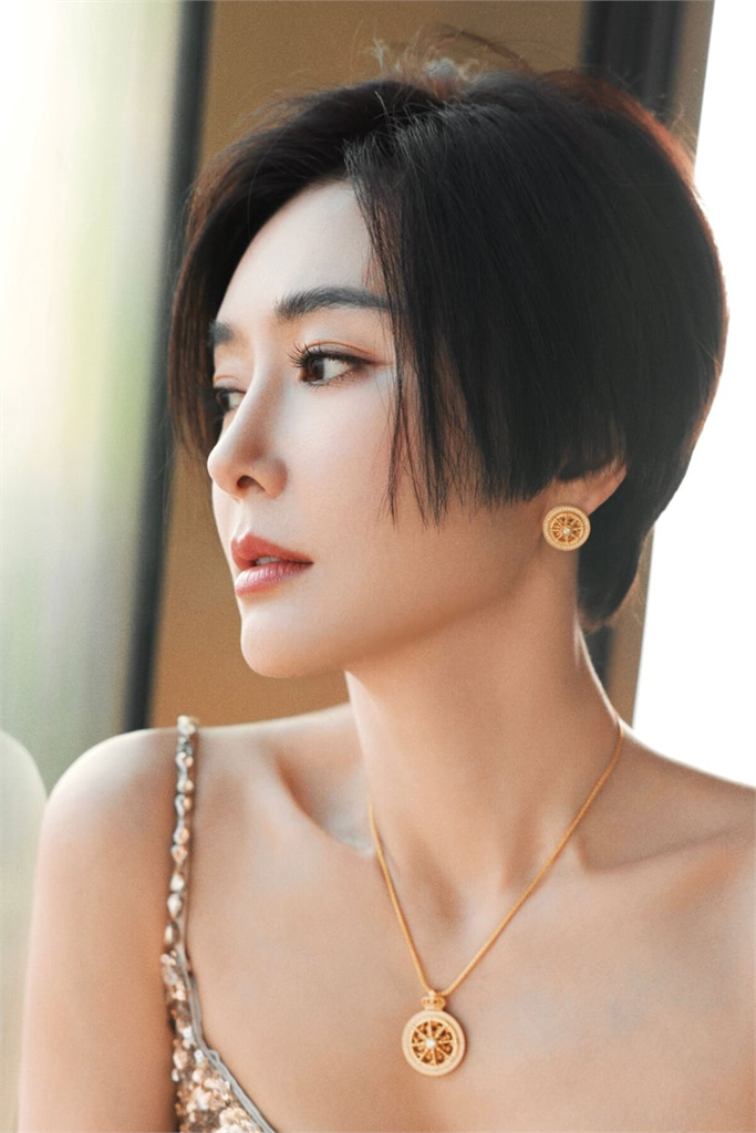 2025女星「短髮範本」推薦!宋慧喬、秦嵐極短髮又美又帥 減齡效果十足、入門款選它