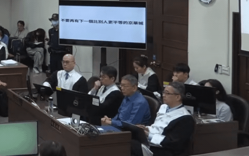 遭檢察官3分鐘霸氣完封！柯文哲律師「忘情拍手→阿北抓包→急收手」全被拍