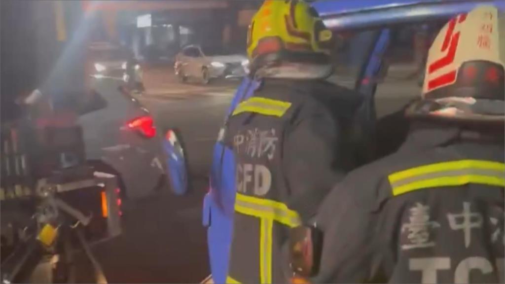 酒駕肇逃?台中貨車蛇行撞兩車 當消防隊員面前肇逃