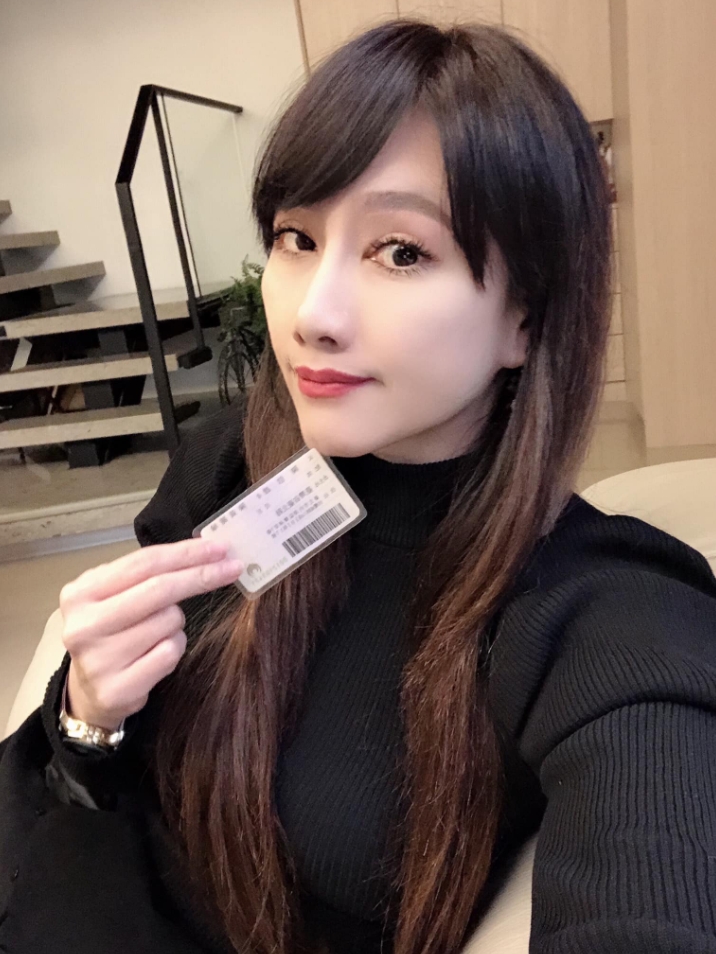 正式斷開高國華!陳子璇情人節曬「新身分證」曝:配偶欄已空白