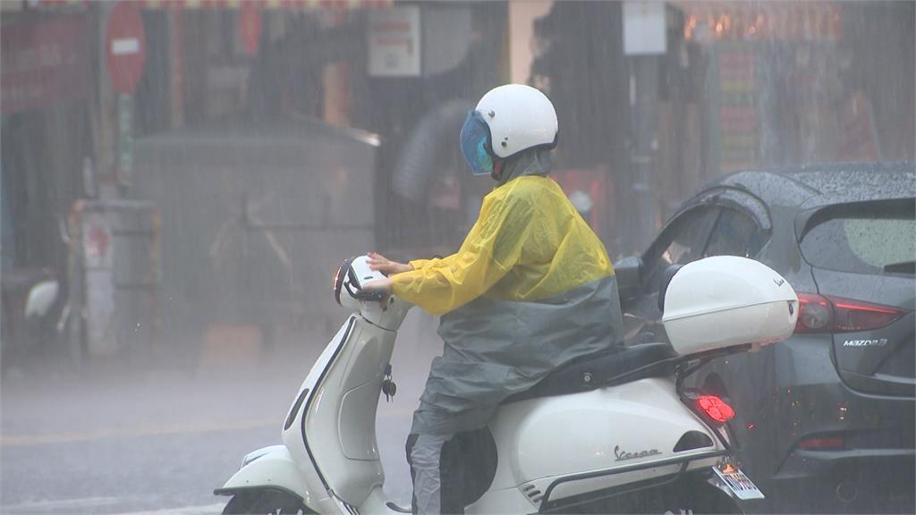 高雄雨下不停！市區照常上班課　陳其邁臉書被灌爆