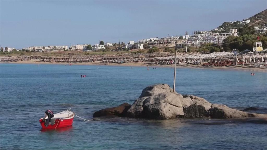 希臘觀光業削客　海灘租這2樣要3千5、希臘民眾抗議
