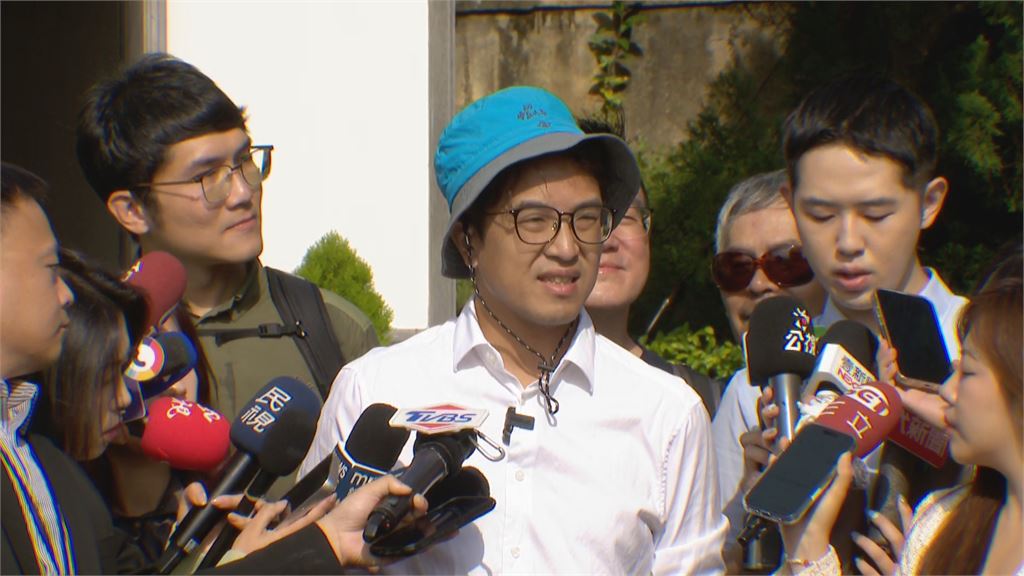 快新聞／沈伯洋登山談政見！網友「驚見1畫面」直呼好古錐　本人笑著說明了