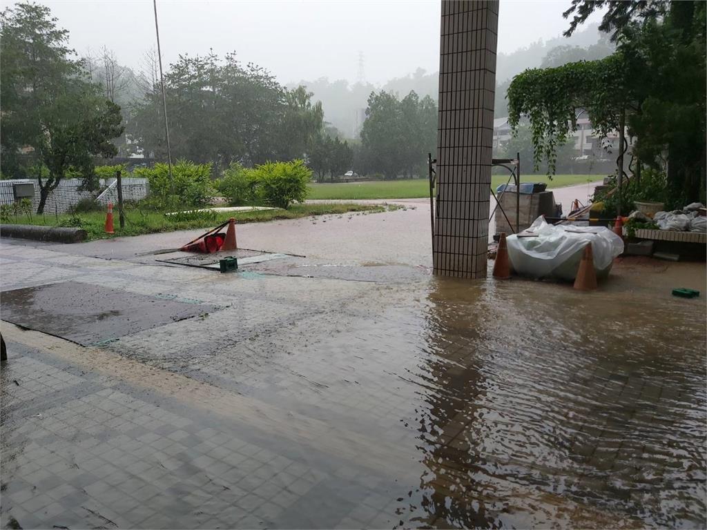 快新聞/凱米雨太大!南投明潭國中也淹了 最新畫面曝光