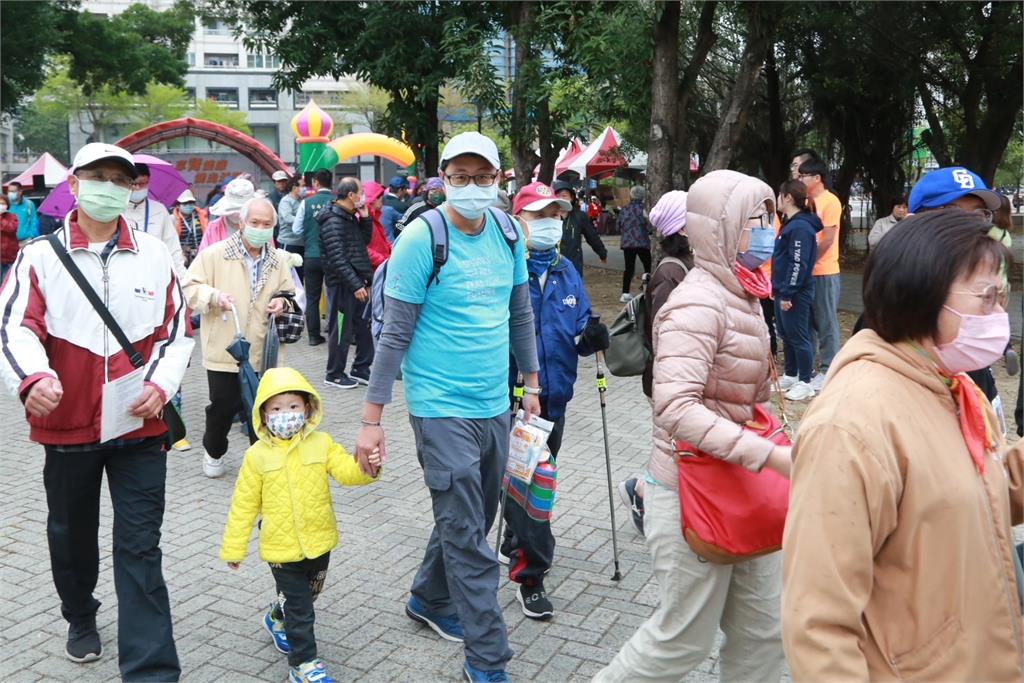 「人人享腎健康」健走  黃偉哲：行動醫院全民健檢護腎