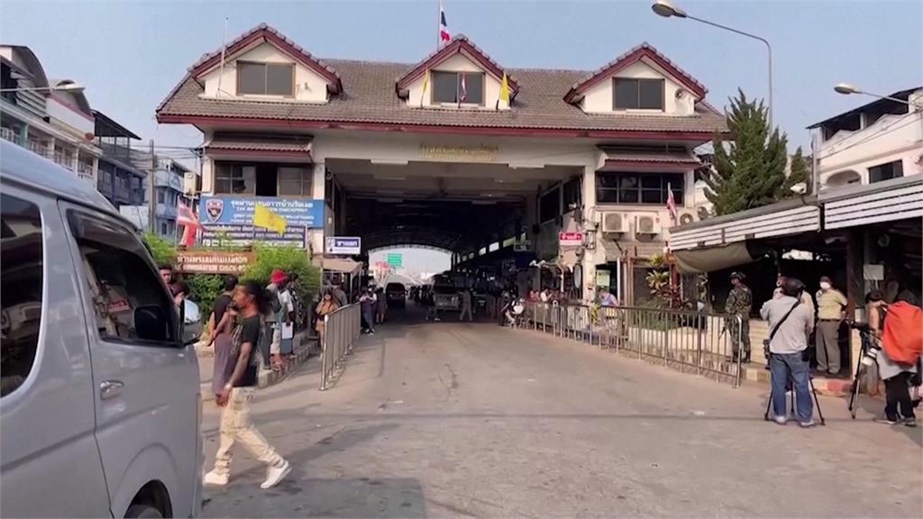 緬甸邊境爆發戰火　苗瓦迪民眾逃往泰國避難