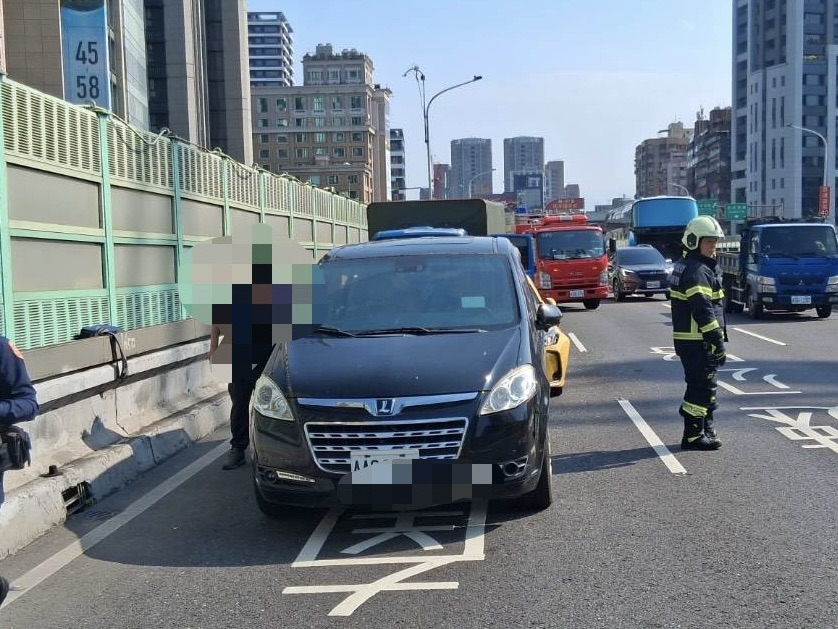 最新／北市建國高架3車事故　3男1女受傷送醫