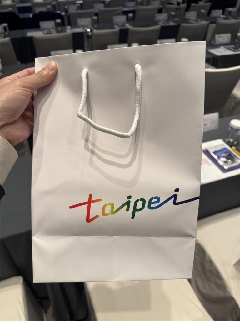快新聞/上海方贈出席者「台胞服務手冊」 蔣萬安:雙方都會準備小禮物