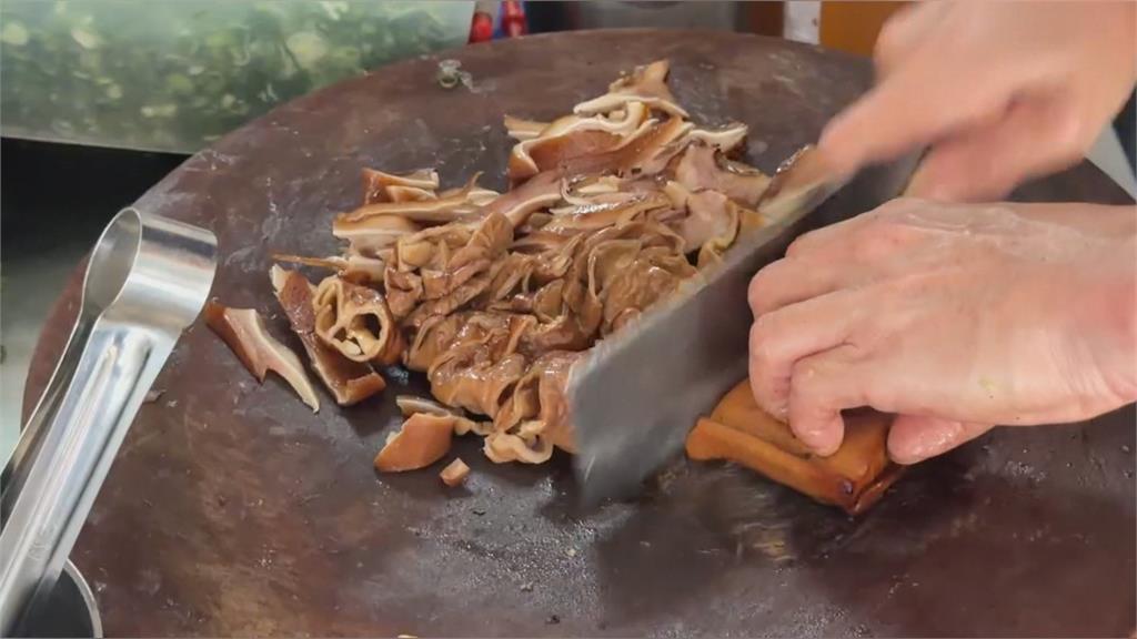 飽到天靈蓋！高雄「爆量麻醬乾麵」50元　屏東豬血湯25元