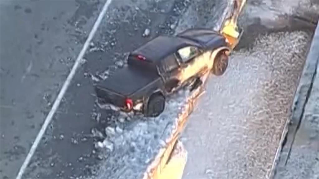 紐約滑雪勝地纜車故障　波士頓皮卡車卡公路護欄
