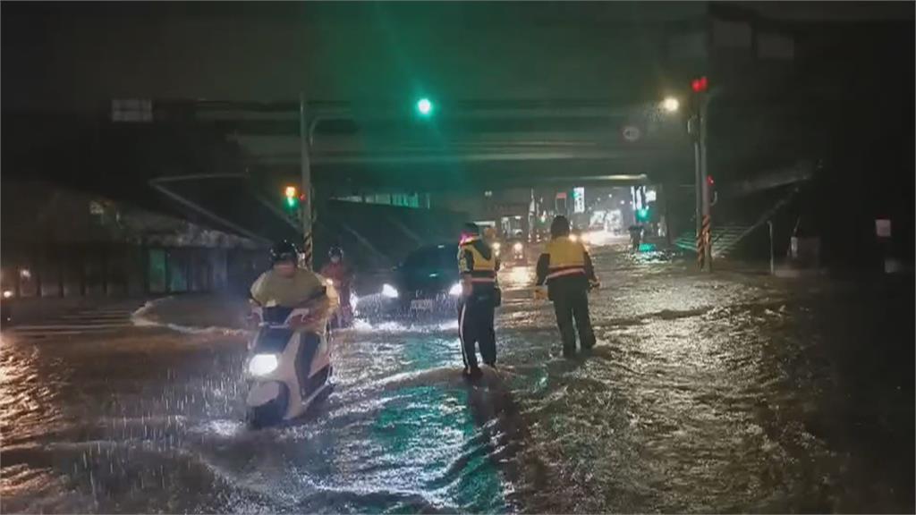 又淹！台南強降雨　小東路地下道淹水10公分