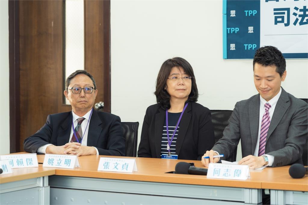 快新聞/何志偉率大法官被提名人拜會懇託支持 黃國昌:務實態度嚴審
