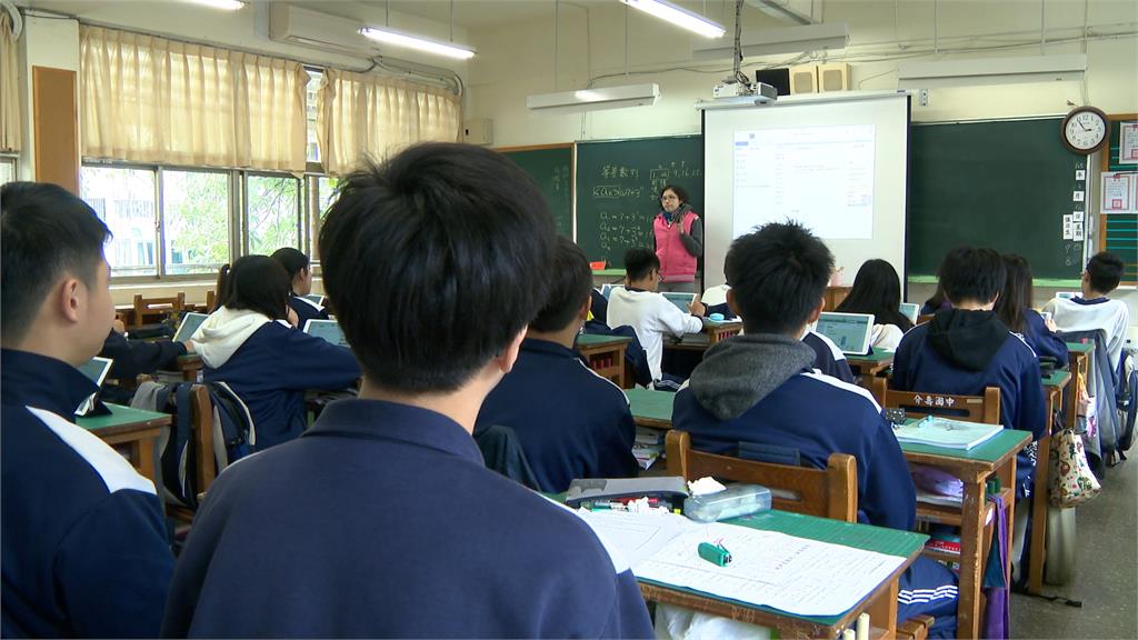 明年寒假+春節連放30天 ! 中小學須先補課3天