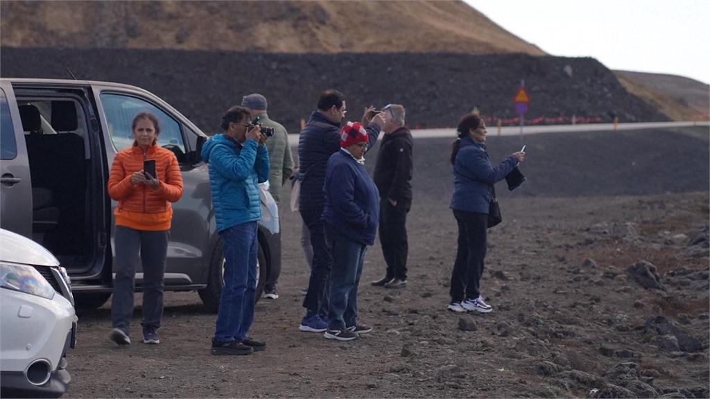 冰島火山半年內連噴4次！　鄰近居民全面撤離　小鎮淪空城