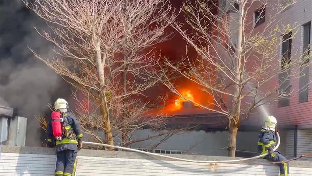 台中食品容器工廠大火　延燒住宅1員工手部灼傷