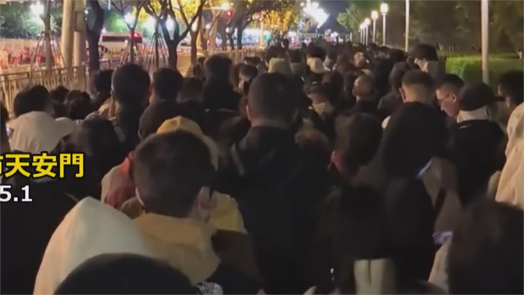 電線短路冒火光? 南寧遊樂園自由落體變巨大火炬