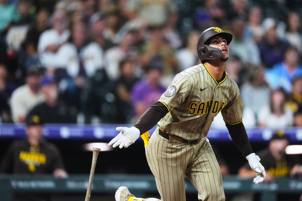MLB(影)／20歲天才捕手炸裂426英尺！薩拉斯第一轟出爐　寫下35年罕見紀錄