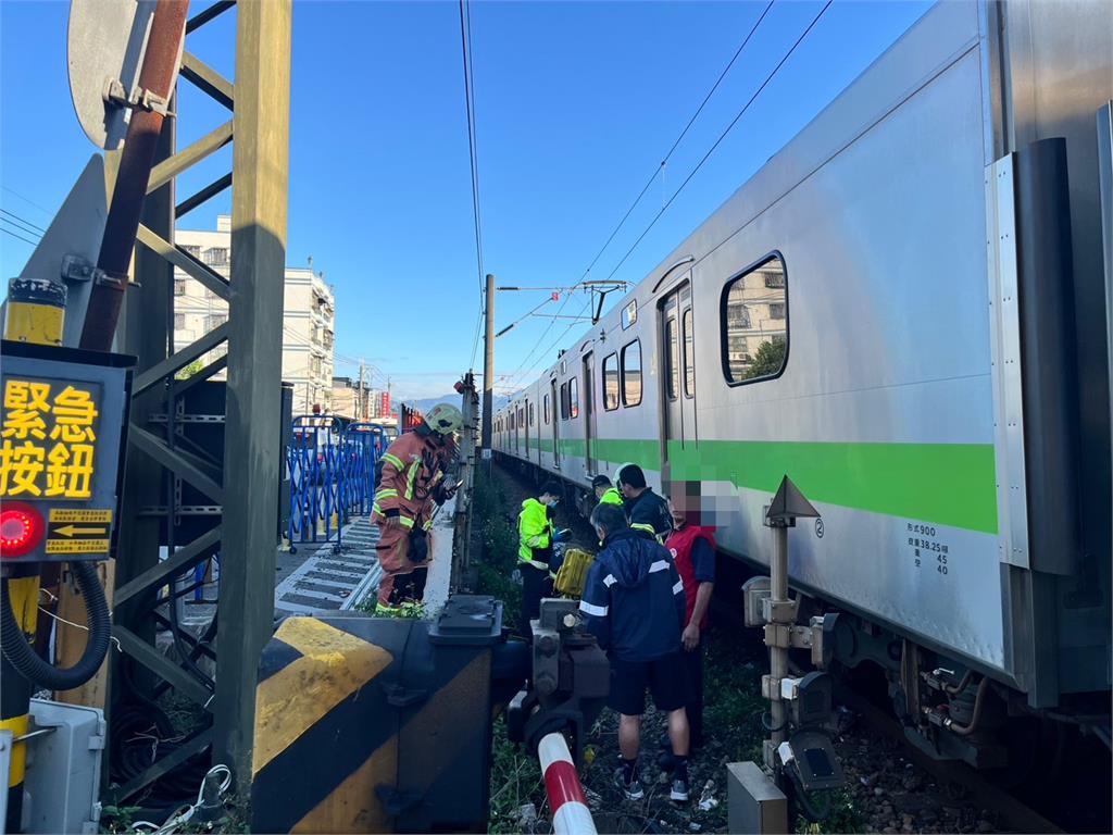 快新聞／疑誤闖台鐵鳳鳴平交道！80歲翁遭區間車撞死　桃園=鶯歌單線行車