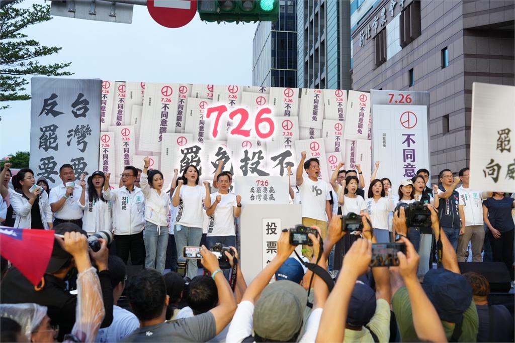 黃國昌號召救阿北衝民進黨中央「現場喊破萬人」!四叉貓「精算小草人頭」真相曝光