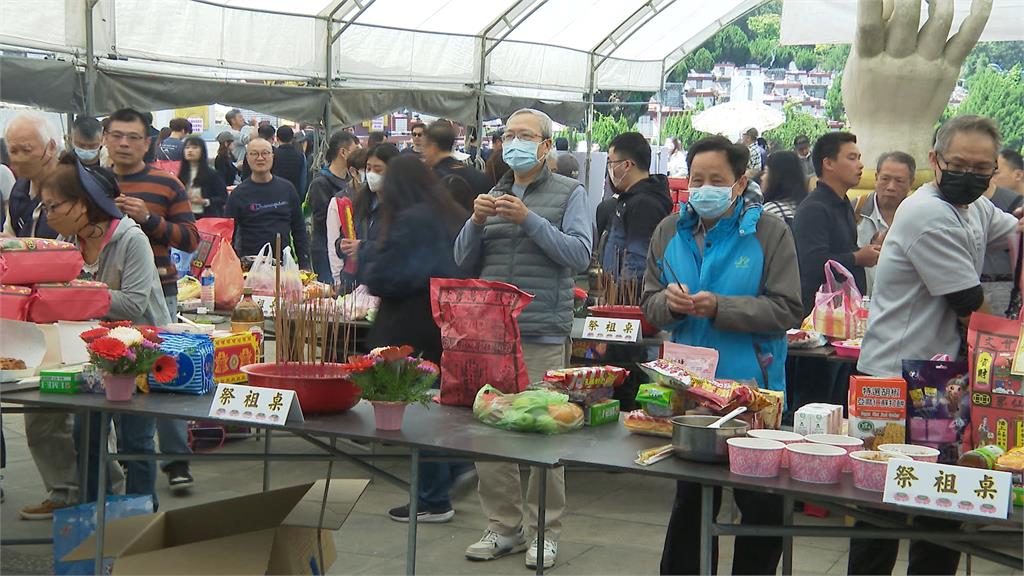 侯友宜視察淡水聖賢祠 宣布舊塔拆除新建納骨塔