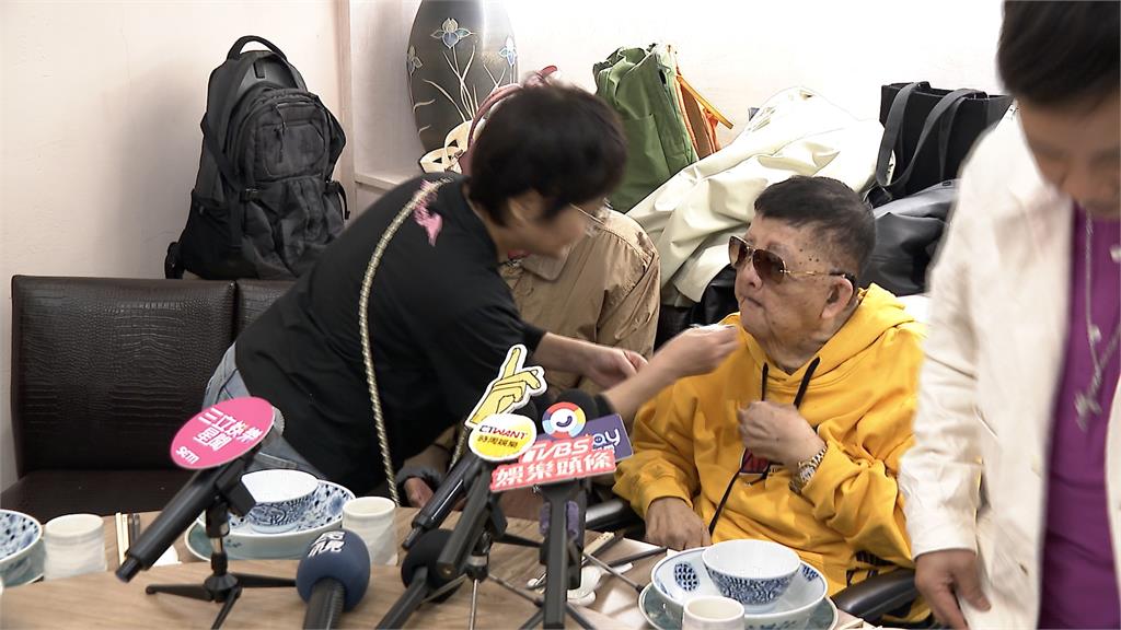 林松義、李炳輝資深藝人齊聚 歲末送暖伴獨老