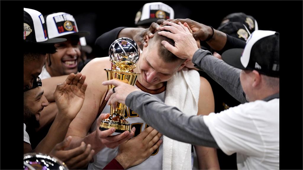 LeBron攻40分救不了 Jokic大三元率金塊4:0橫掃湖人