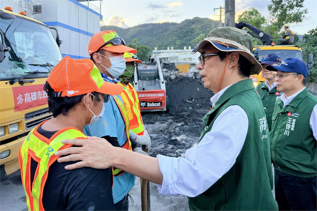 朴子天公壇號召義勇軍救災 陳其邁赴災區慰問了解需求