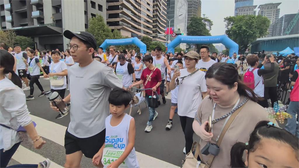 「邊邊」邊荷律也來應援啦！　2.6萬跑友齊聚！　第42屆路跑活動登場