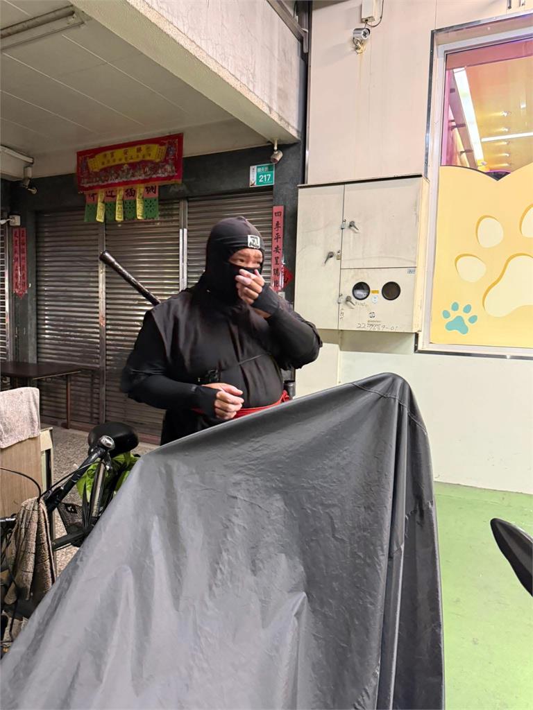 風聲鶴唳！台南商圈有「忍者」　Coser扮裝參加活動遭警盤查