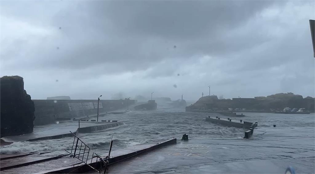 快新聞/凱米太兇猛! 嘉義、宜蘭「海水淹上陸地」畫面曝光