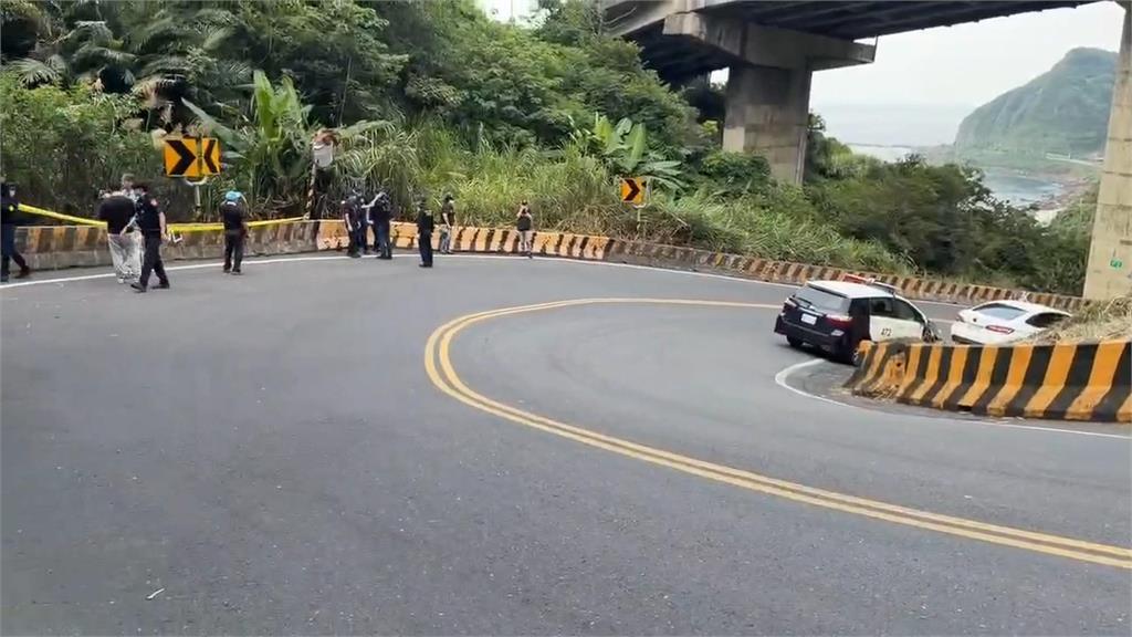 嚇死！基隆產業道路飄惡臭　草叢驚見無名男屍