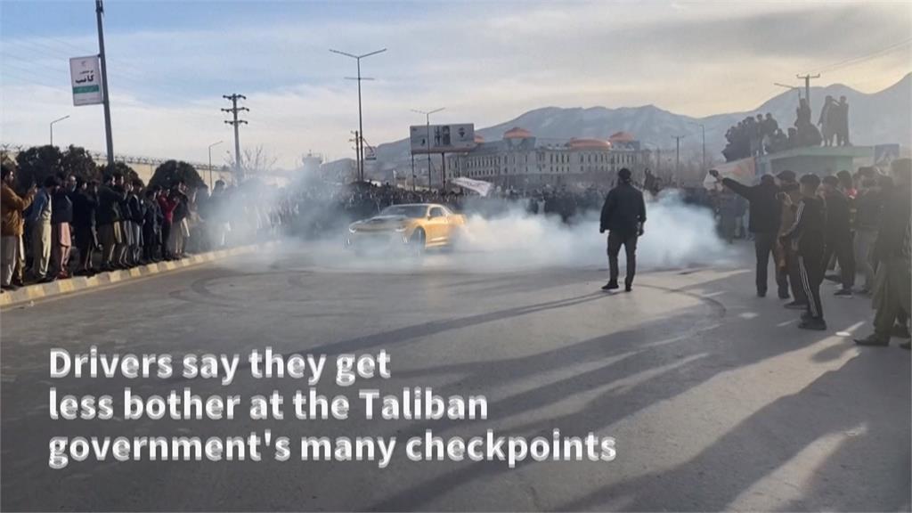 塔利班掌權經濟回穩　阿富汗民眾掏腰包辦賽車活動