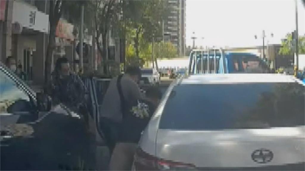 販毒遍及中部！避攔查一度撞警車　警破窗壓制查獲槍毒