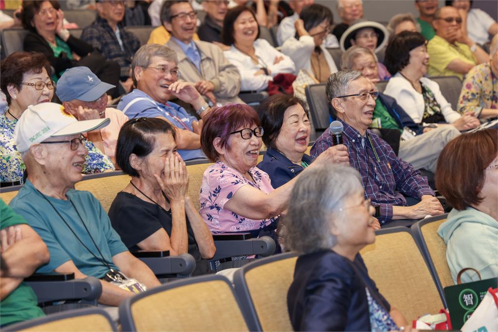 快新聞/赴美參加台灣人夏令會宣講 蘇巧慧籲:7/26返國投同意罷免票