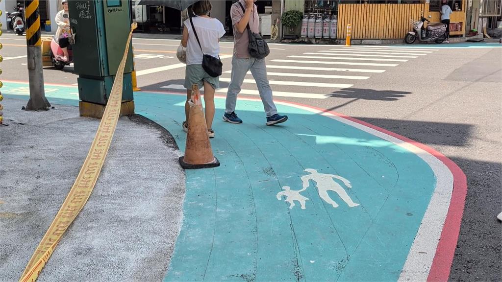 高雄1美髮店被檢舉沒在怕　火速趕工！騎樓「蓋好蓋滿」