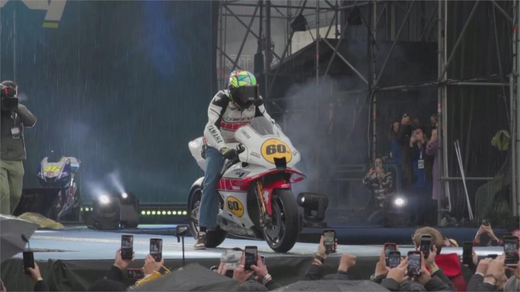 出席米蘭摩托車展　傳奇車手羅西獲滿場歡呼