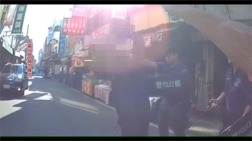 醉漢闖市場「揮舞平底鍋」咆哮　警蜂擁而上壓制帶回