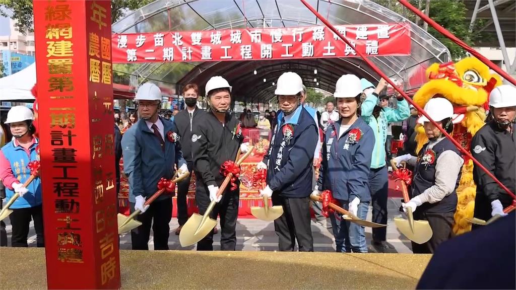 掛陳超明涉賄被判刑看板 康世明「簽名」以示負責:法院認證