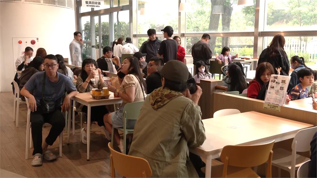 「國道金雞母」搶清明連假商機! 清水服務區備貨量平常假日3倍