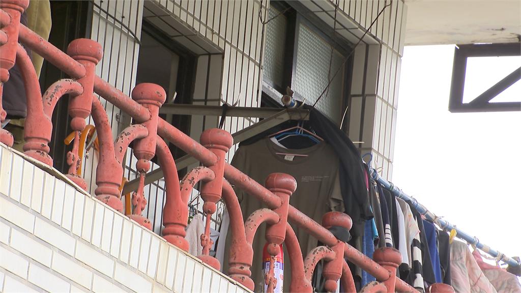 警方分頭逮「販毒三人組」 破門攻堅逮毒鴛鴦、同夥怕被抓跳樓脫逃
