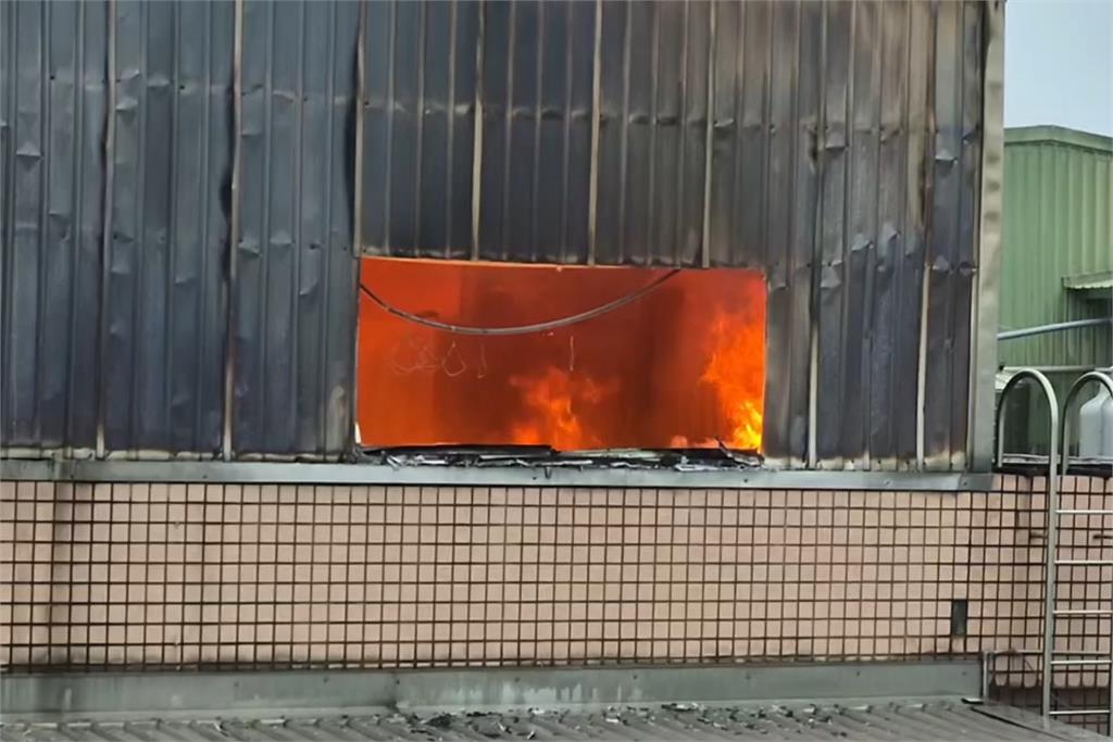 快新聞/桃園平鎮塑膠工廠驚傳火警! 4口之家及時逃生無傷亡