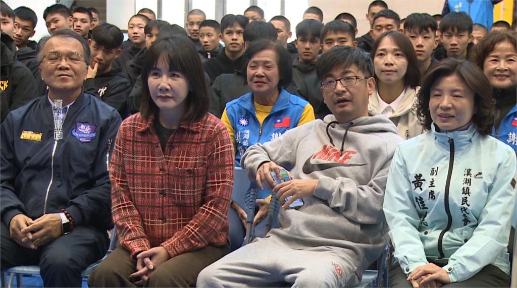 彰化謝家姊弟僵局！　前立委鄭汝芬驚人一跪拜媽祖