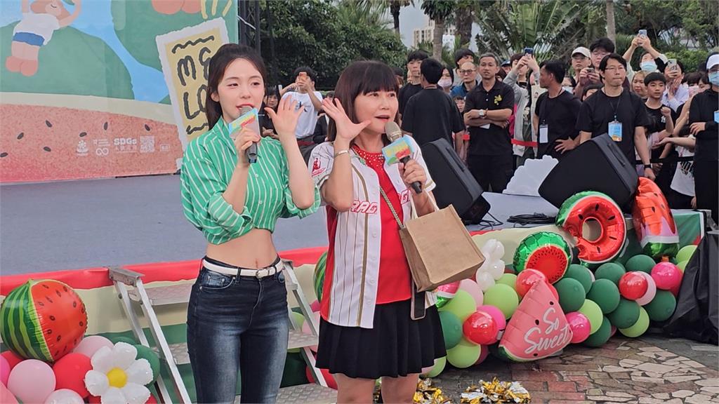 太甜了！韓啦啦隊女神李多慧　登西瓜節人氣爆棚