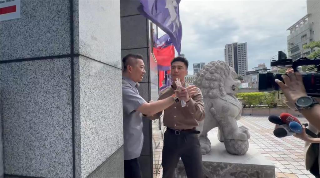最新／丁瑀真的開幹了！黨籍遭除「赴國民黨中央遭攔」　被嗆滾出去