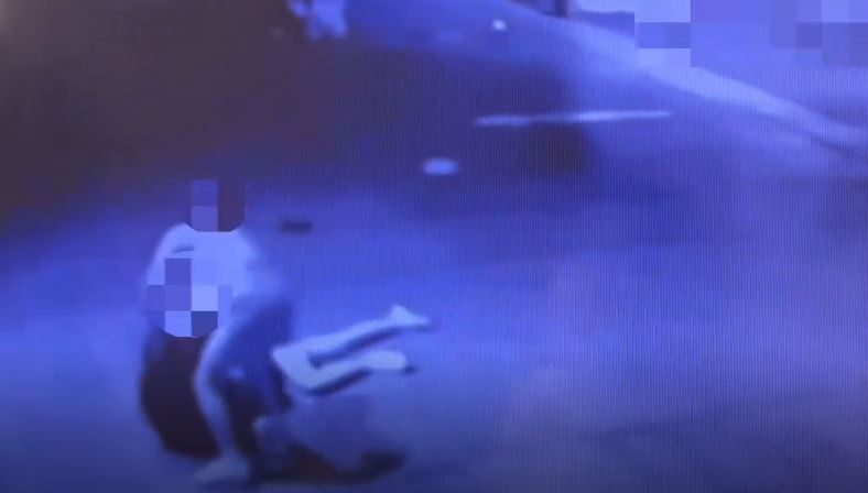 酒後失控!2女1男打成一團 醉女拒捕踢打員警遭上銬