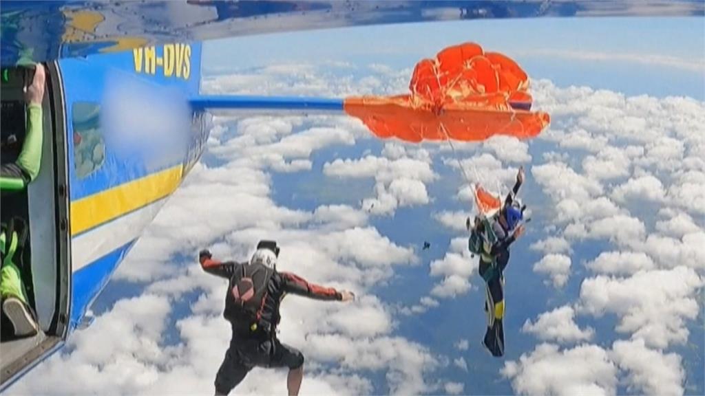 澳洲跳傘員慘掛4600公尺高空 墨西哥跳傘者懸掛交通號誌桿