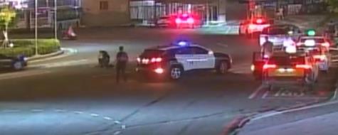 苗栗火車站前男踹排班小黃又踢警車 遭帶回管束