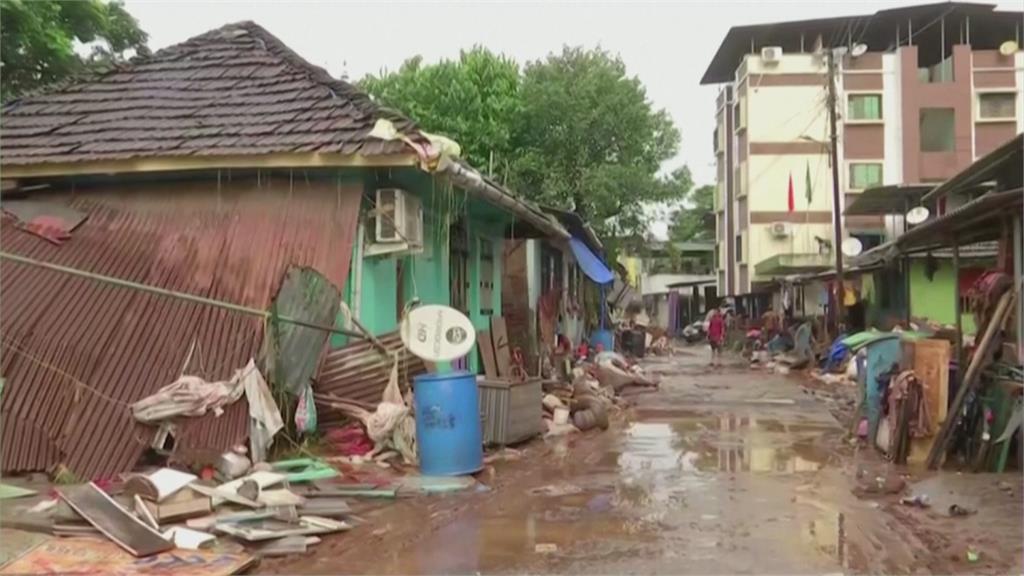 印度暴雨洪水氾濫、土石崩塌　巨石砸毀車輛9死2傷
