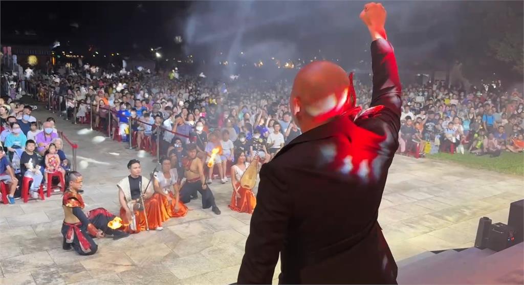 高雄左營萬年季第三日 即將成真火舞團.聖門學院表演超吸睛