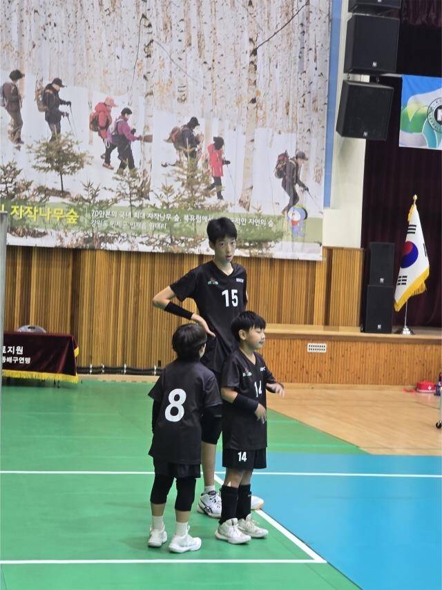 綜合／身高205公分還在長！南韓12歲「排球界姚明」不用跳只需「站好」就能攔網